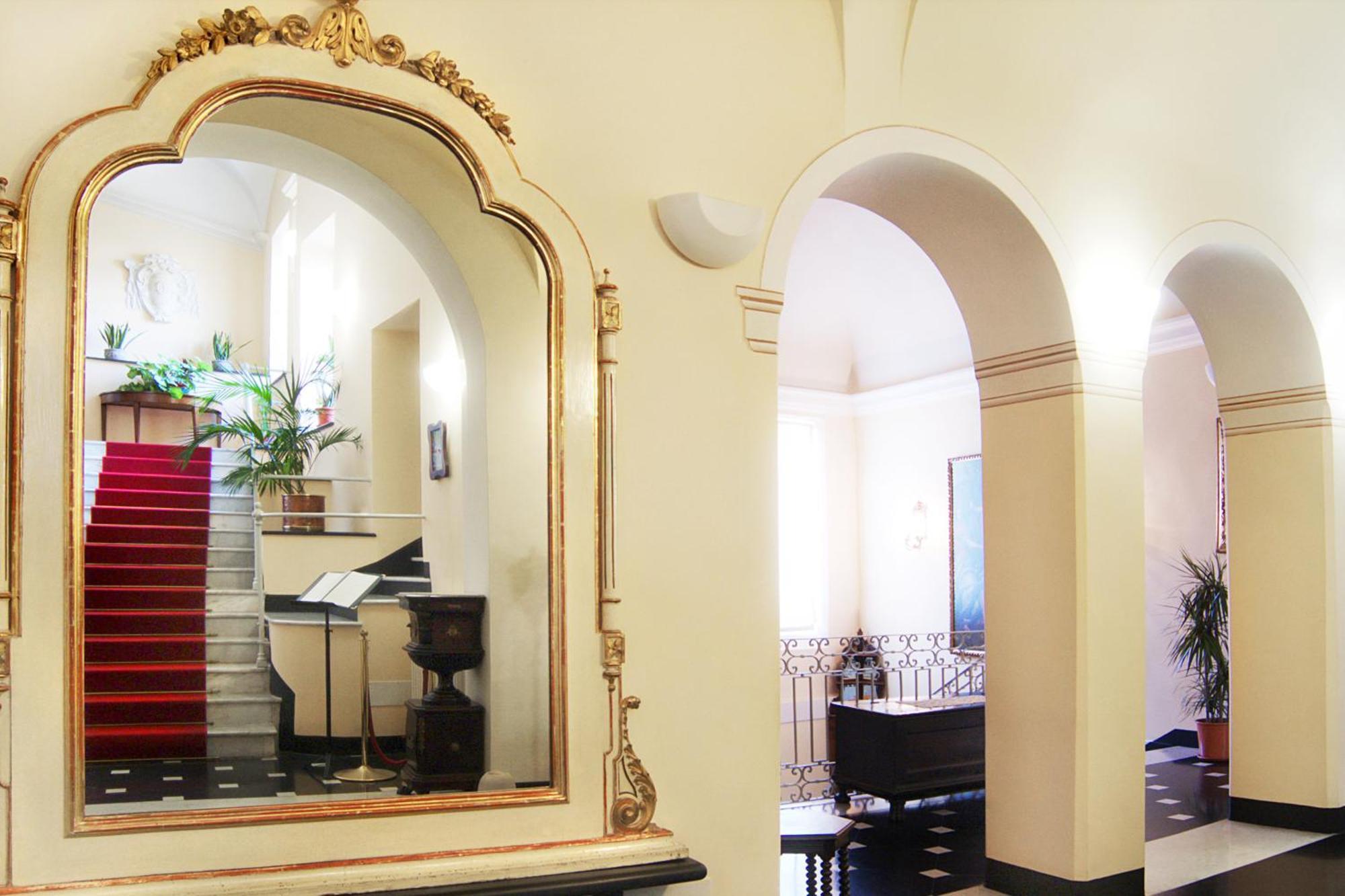 Palazzo Vescovile Hotel Ноли Экстерьер фото