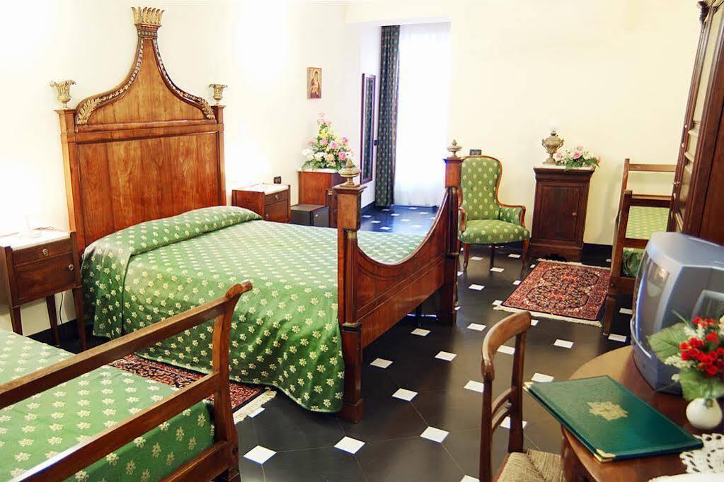 Palazzo Vescovile Hotel Ноли Экстерьер фото